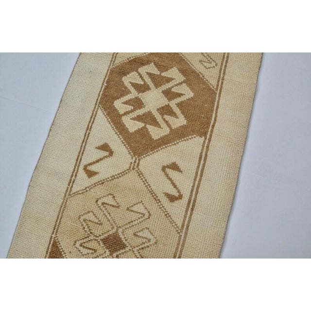 1950s Anatolian Wool Neutral Geometric Runner For Sale - Image 4 of 10