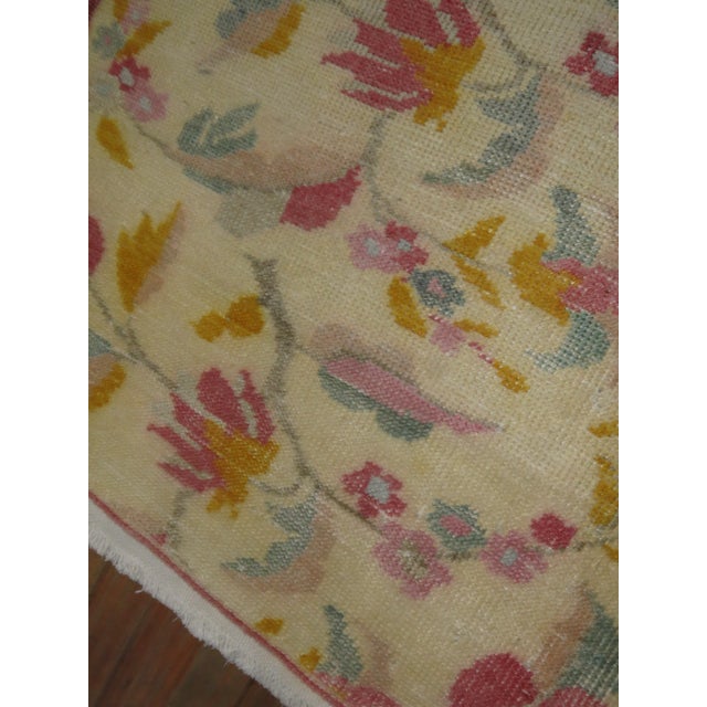 Mid 20th Century Ivory Floral Turkish Rug For Sale In New York - Image 6 of 7