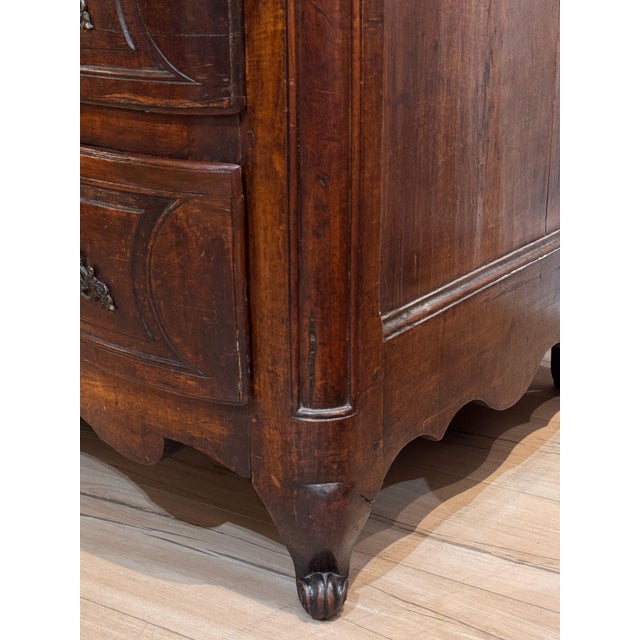Early 18th Century French Provincial Walnut Commode For Sale - Image 13 of 16
