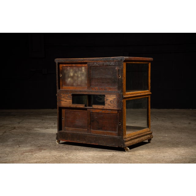 American Early American Display Case With Mirrored Back For Sale - Image 3 of 9