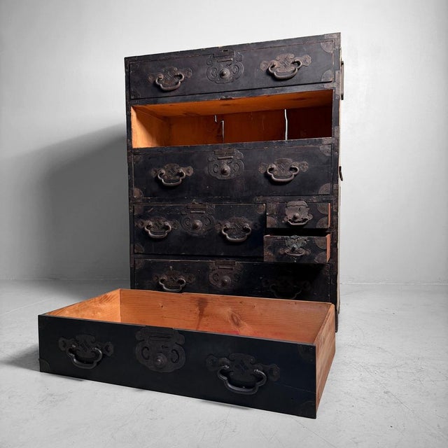 Large Japanese Antique Tansu Chest of Drawers, 1900s For Sale - Image 9 of 18