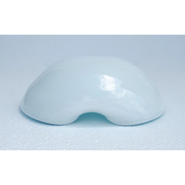C.1960's Italian Alfredo Barbini Hand-Blown Murano Catchall, Decorative Bowl - Cerulean Blue Azure With White Outer Casing For Sale - Image 11 of 13