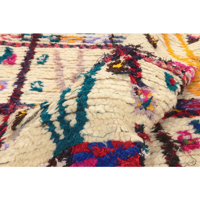Vintage Azilal Boucherouite Moroccan Rug, 05'04 X 09'00 For Sale In Dallas - Image 6 of 10