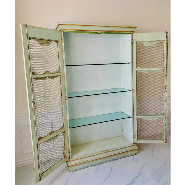 Wood Vintage C. 1940s Italian Florentine Hand-Decorated Celadon China Cabinet With Gold Floral Detail & Chicken Wire Doors For Sale - Image 7 of 13