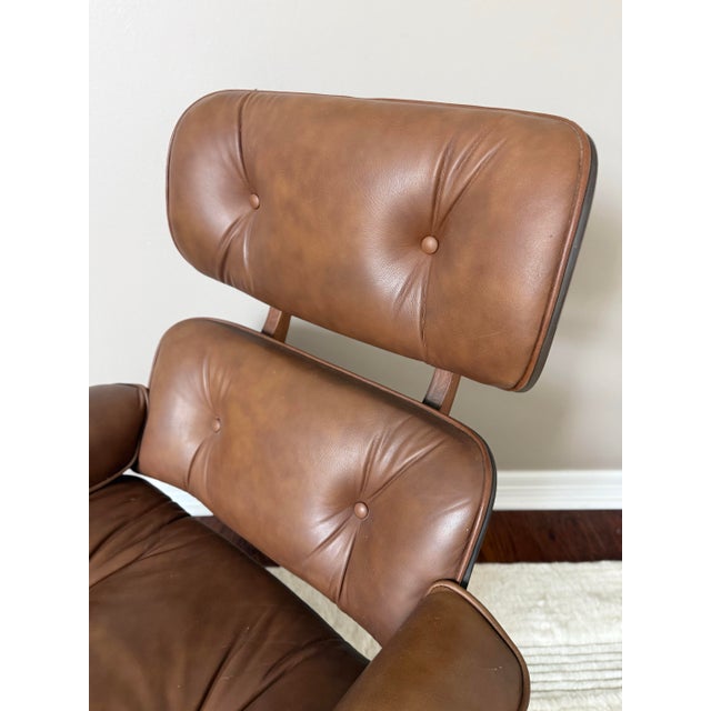 Mid-Century Modern Vintage Charlton Lounge Chair and Ottoman Set in the Style of Eames For Sale - Image 3 of 12