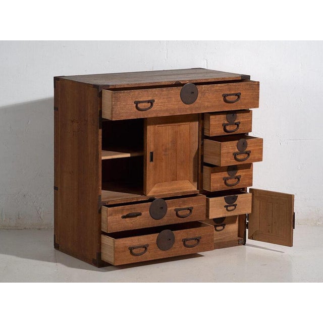 Antique storage chest – Meiji / Taishō period (c.1868-1926)Dimensions: Length: 78 cm Depth: 39 cm Height: 77 cmStyle:...