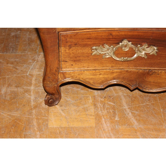 Antiquue Walnut Tomb-Shaped Commode, 1700s For Sale - Image 14 of 16