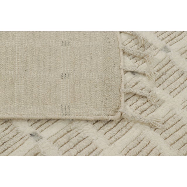 Rug & Kilim’s Modern Rug with White Cream Grid Geometric Patterns - 8x10 For Sale In New York - Image 6 of 6