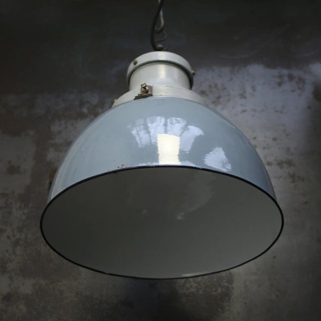 Vintage Industrial Gray Cast and Enamel Pendant Light from Industria Rotterdam For Sale - Image 5 of 6