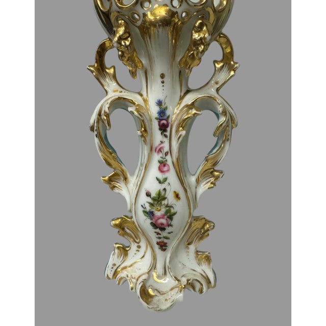 Victorian Antique Old Paris Porcelain Floral & Gilt Decorated Double Handled Vase For Sale - Image 3 of 8