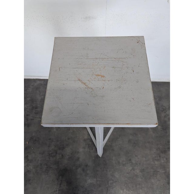Tripod Sculptor's Stand in Grey Painted Wood with Rotating Top For Sale - Image 4 of 6
