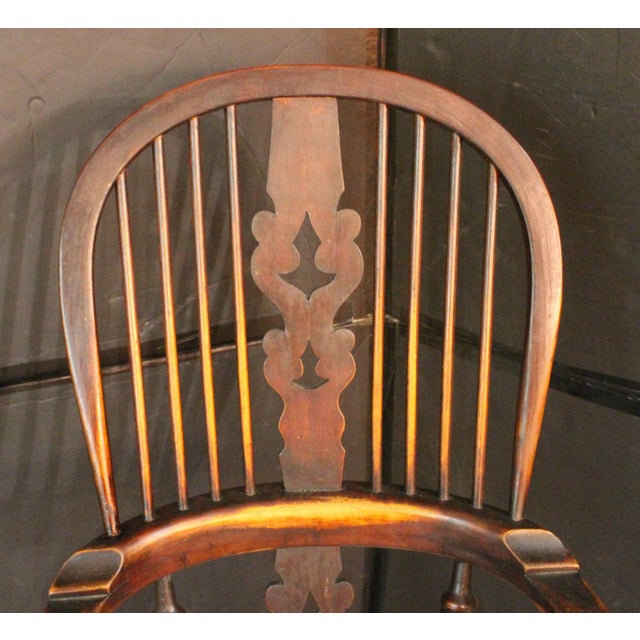 English High Back Tavern Windsor Arm Chair, circa 1830s-40s. Very good design & superbly comfortable with desirable triple...