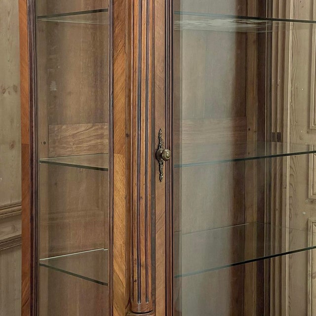 19th Century French Walnut Henri II Bookcase ~ Display Armoire For Sale - Image 12 of 18