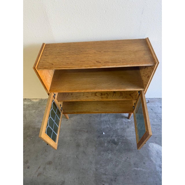 Vintage Danish Oak Cabinet With Leaded Glass Doors – Mid Century Modern Display Bookcase For Sale In Los Angeles - Image 6 of 8