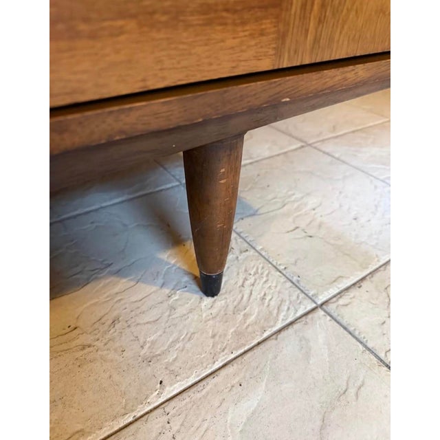 1960s Kroehler Custom Crafter Walnut Credenza, Mid-Century Modern, MCM Circa 1960s For Sale - Image 5 of 12