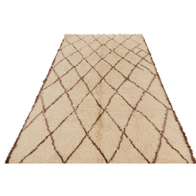 Moroccan Vintage Moroccan Rug, Beige With Brown Diamond Geometric Patterns - Rug & Kilim For Sale - Image 3 of 5