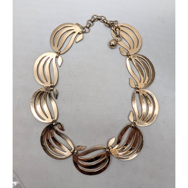 1950s Vintage Signed Monet Goldtone Link Necklace, 1954 Ad Piece For Sale - Image 5 of 10