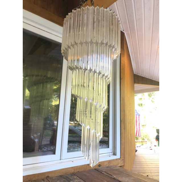 For sale is a beautiful large foyer grande spiral Italian Murano glass chandelier. It has near perfect good Rare older...