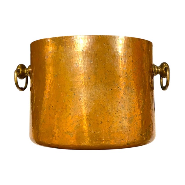 Beautiful French copper champagne ice bucket made by Mauviel for Williams-Sonoma. Features a hand-hammered exterior,...