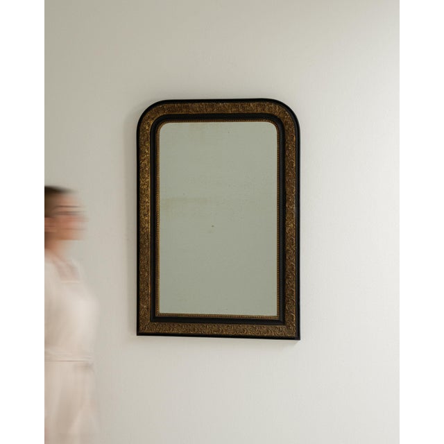 Here is a mirror, its dark bronze/gold textured frame, arched the first thing to catch the eye. The piece dates to 1880s,...