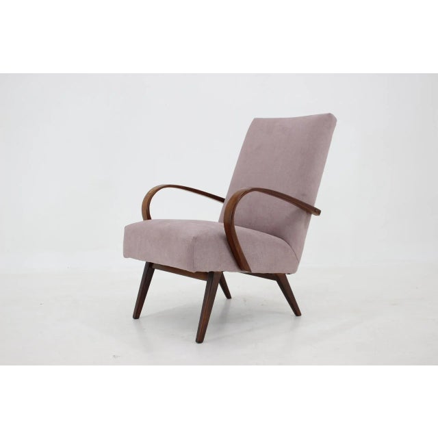 - Newly upholstered - Carefully refurbished - The seat height is 42 cm. Wear consistent with age and use.