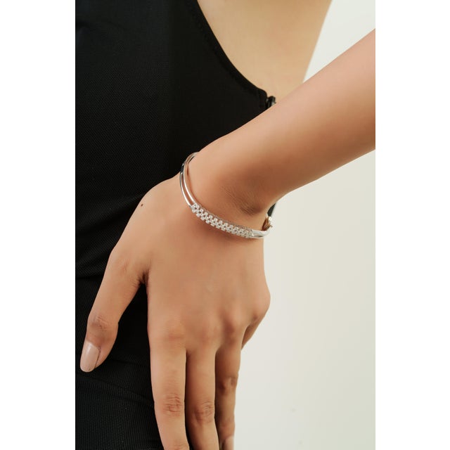 Silver Hallmarked 925 Cubic Zirconia Hinged Wavy Bangle Bracelet for Women - Christmas Gift For Sale - Image 8 of 13