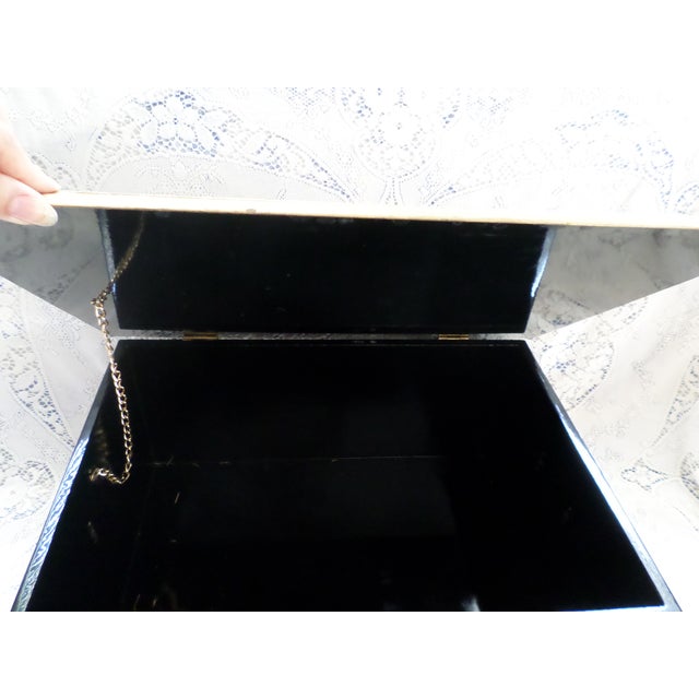 Vintage Wood Keepsake / Storage Box With Kittens in Flowers For Sale - Image 10 of 10