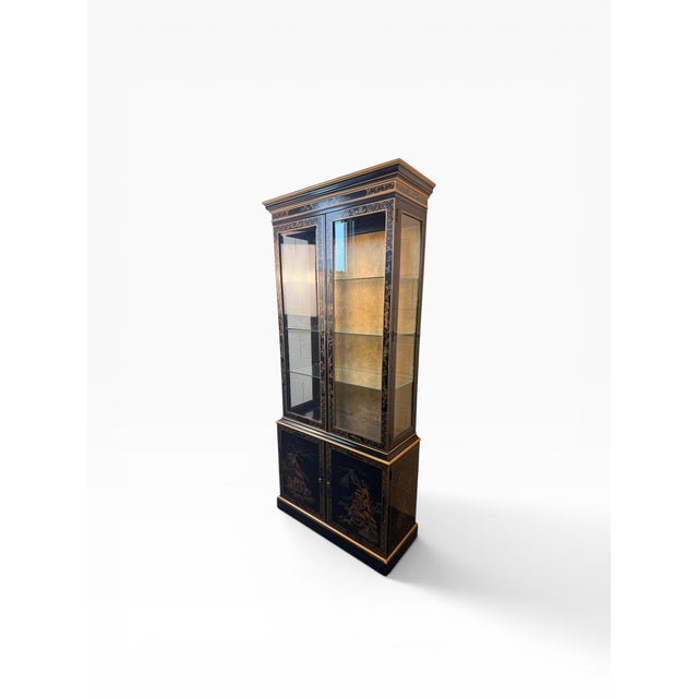 Chinoiserie Drexel Heritage Chinoiserie Illuminated Curio Cabinet / Display Case With Gold Gilt Detailing For Sale - Image 3 of 15