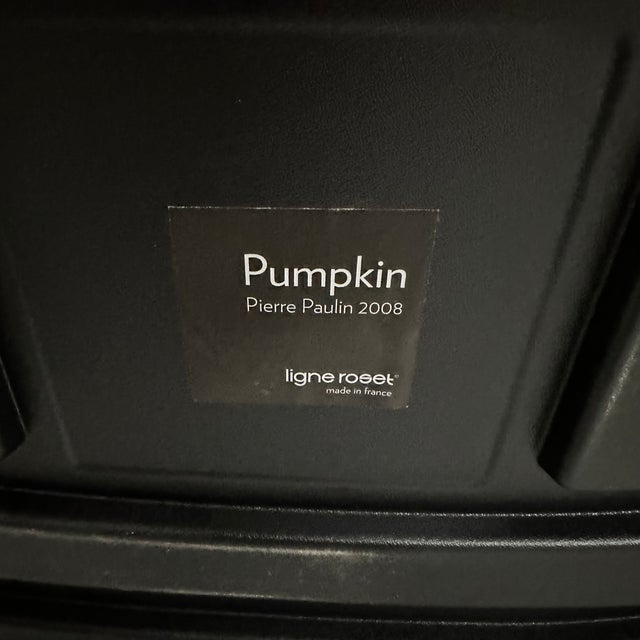 Black Pumpkin Two-Seater Sofa and Pouf by Pierre Paulin for Ligne Roset, 2008, Set of 2 For Sale - Image 8 of 16