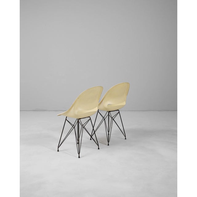20th Century Czech Fiberglass Chairs By Miroslav Navratil For Vertex - A Pair For Sale - Image 4 of 18