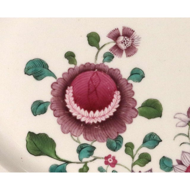Barr, Flight & Barr Worcester Porcelain Serving Dish in Chinese Famille Rose Style For Sale In Philadelphia - Image 6 of 11