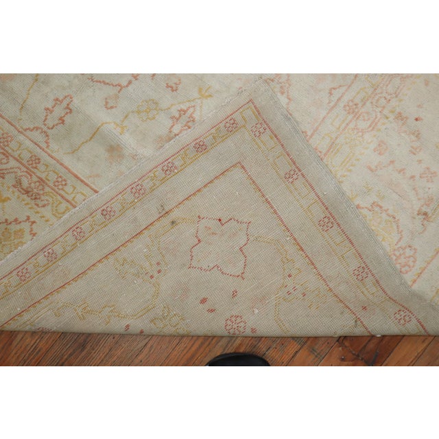 Early 20th Century Feminine Pale Cream Antique Turkish Oushak Rug, 20th Century For Sale - Image 5 of 18