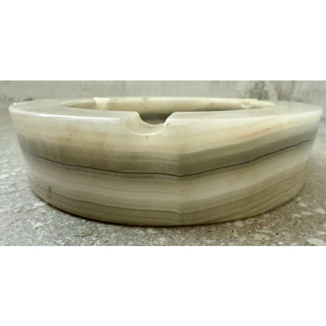Mid-Century Modern Large Round Vintage Ashtray, Vide Poche in White Onyx Marble in the Style of Angelo Mangiarotti, Italy, 1970s For Sale - Image 3 of 12