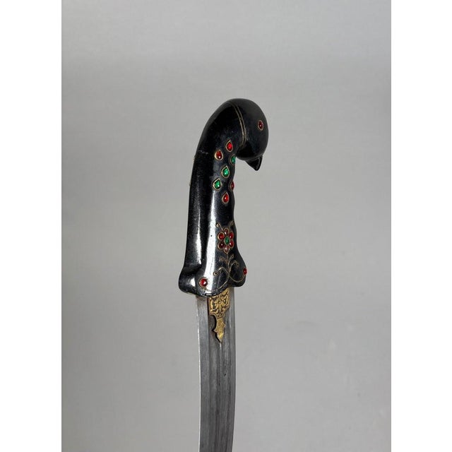 Kard jade dagger with a bird's head, India, Mughal Dynasty (1526-1857) For Sale - Image 6 of 8