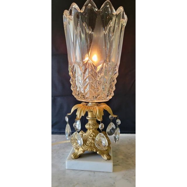 Mid 20th Century Hollywood Regency Lead Crystal Electric Tulip Table Lamp With Teardrop Prisms & Marble Base For Sale - Image 17 of 17