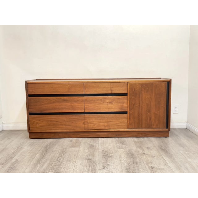 Beautiful mid century modern walnut dresser/credenza with nine spacious drawers manufactured by Dillingham