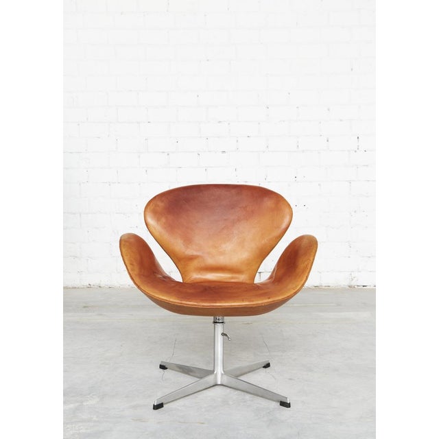 Brown Swan Chair by Arne Jacobsen for Fritz Hansen, 2001 For Sale - Image 8 of 18