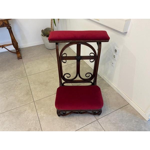 Original, magnificent nun's shrine in restored condition. Dimensions: height x width x depth 84 x 55 x 56. This is an...