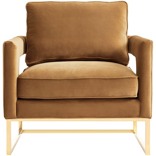 Inspired by our love for luxe, modern design the Avery chair radiates sophistication and grandeur. With a glossy gold...