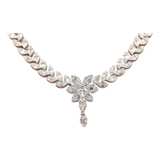 18k (750) Natural White Diamond Necklace For Sale