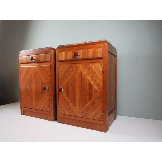 French Art Deco Oak Bedside Cabinets with Inset Marble Tops, 1930s, Set of 2 For Sale - Image 4 of 12
