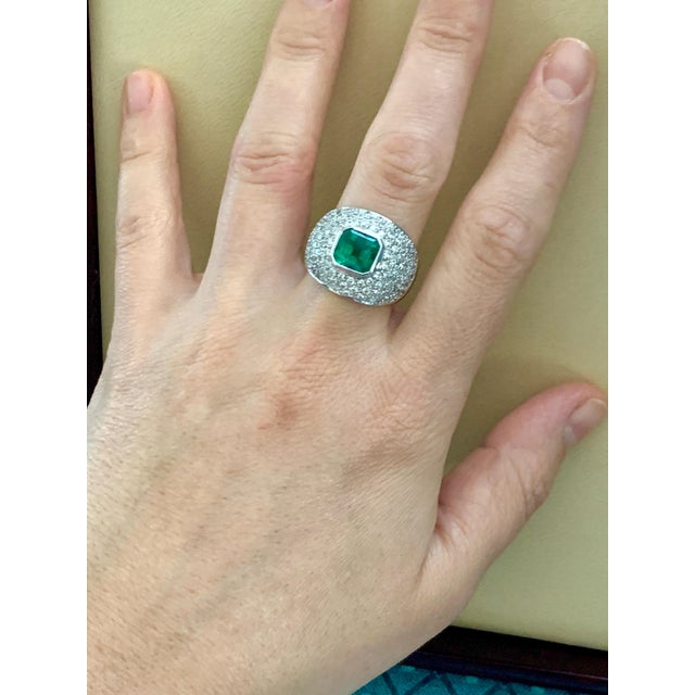 3 Carat Emerald Cut Colombian Emerald and Diamond 18 Karat Gold Ring Estate For Sale - Image 10 of 18