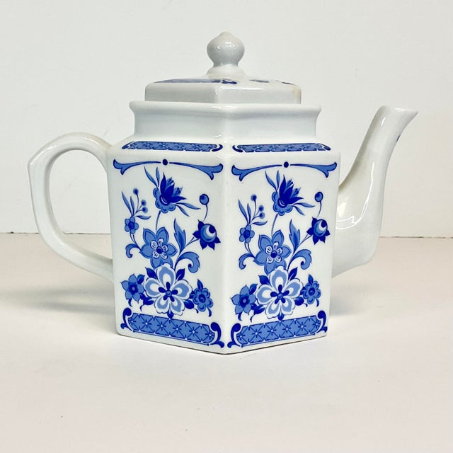 French Country Vintage Italian Tuscany Style Blue & White Botanical Design Porcelain Tea Pot. For Sale - Image 3 of 11
