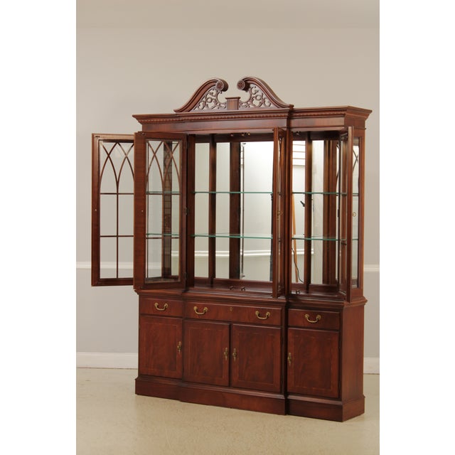 Ethan Allen 18th Century Mahogany Collection Breakfront For Sale In Philadelphia - Image 6 of 18