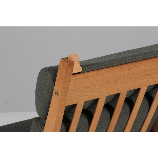 Green Set of Lounge Chair Model Ge-375 attributed to Hans J. Wegner for Getama, 1960s For Sale - Image 8 of 9