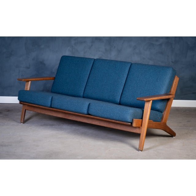Blue GE290 Three-Seater Sofa in Oak by Hans J. Wegner for Getama, 1960s For Sale - Image 8 of 8