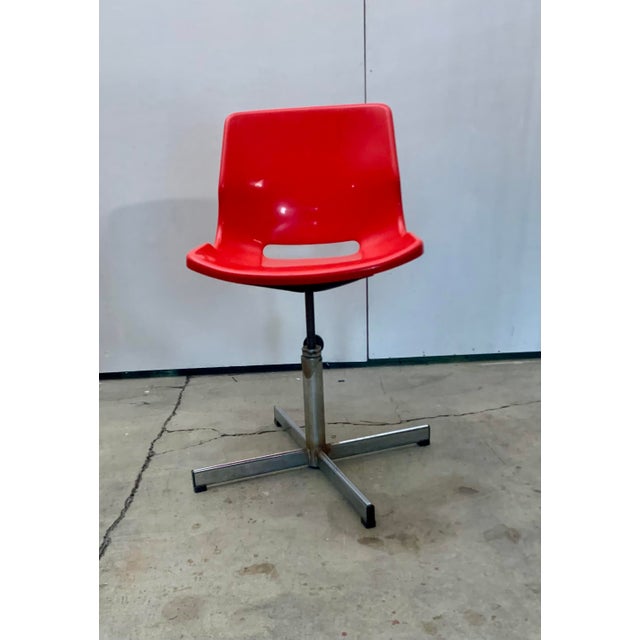 Overman Sweden A Pair of Swedish Overman Office Swivel Chair in Red by Svante Schöblom, 1970s For Sale - Image 4 of 10