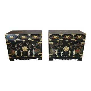 Vintage Chinoiserie Royal Ladies Black Lacquer Nightstands - a Pair For Sale