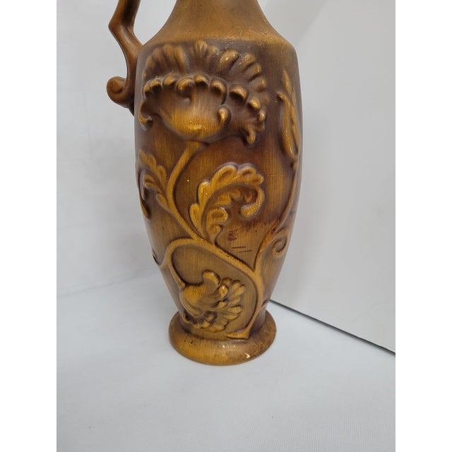 Set of 3 Royal Haeger Ewer Vases, Gold Ceramic Pottery Pitcher Set, Mid Century Old World Mantel Decor For Sale - Image 12 of 18