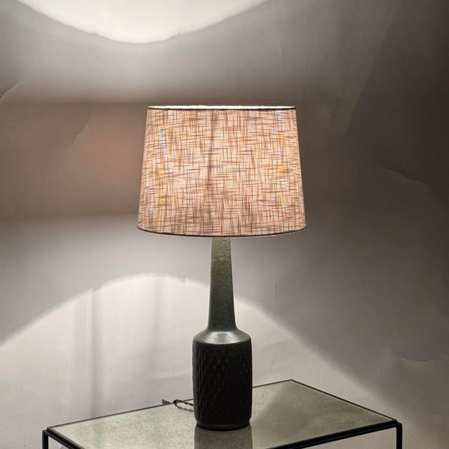 Palshus 1960s Dark Green Grooved Ceramic Lamp by Per Lindemann-Schmidt for Palshus For Sale - Image 4 of 7